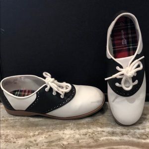 Smart Fit Black/White saddle shoes, pre-owned.